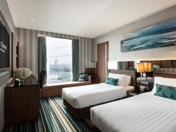 Отель The Continent Bangkok by Compass Hospitality