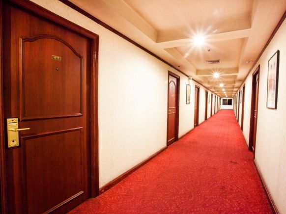 Отель The Victory Executive Residences Bangkok