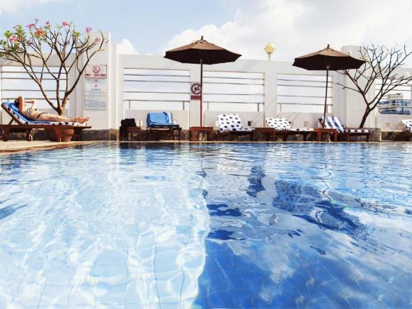 Отель Zenith Sukhumvit