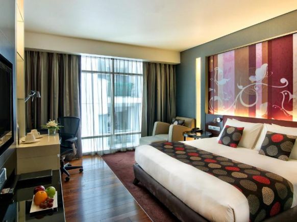 Отель Park Plaza Bangkok Soi 18