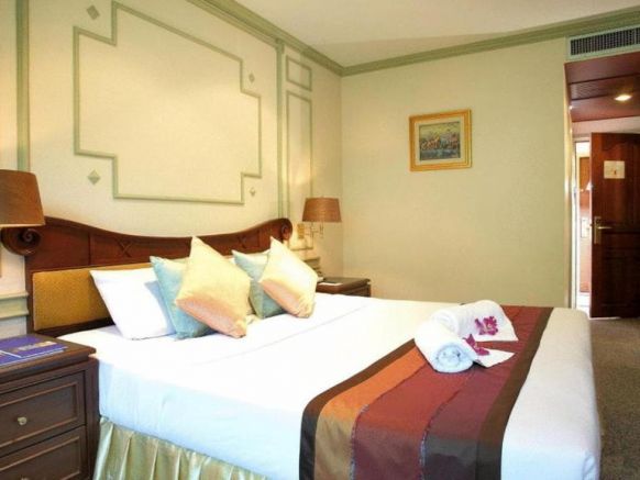 Отель Majestic Suites