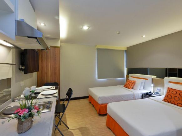 Check Inn Phromphong