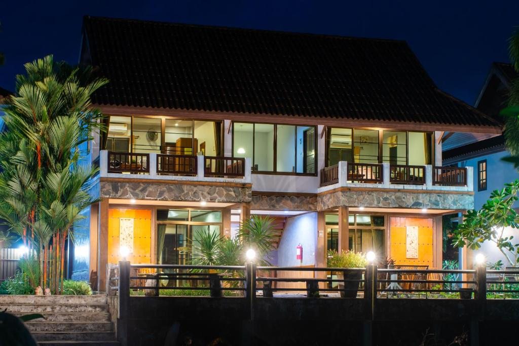 BaanRimNam Resort Trat, Трат