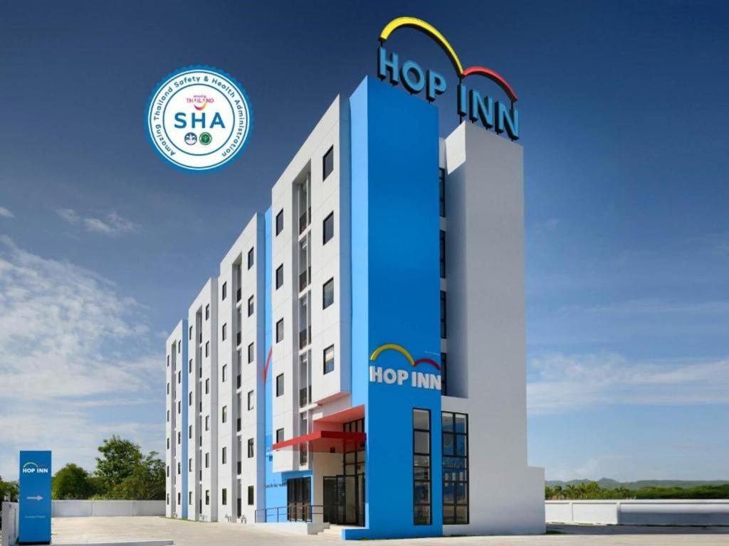 Отель Hop Inn Sakon Nakhon, Саконнакхон