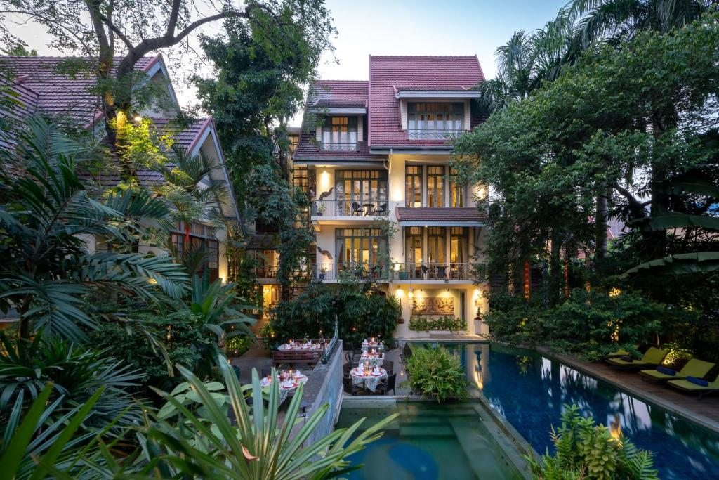 Ariyasom Villa, Бангкок