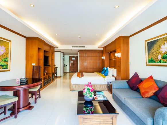 Отель Tara Court, Паттайя