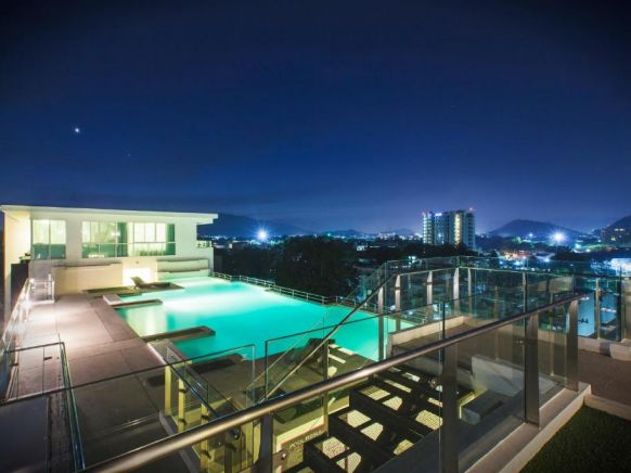 The WIDE Condotel - Phuket, Пхукет