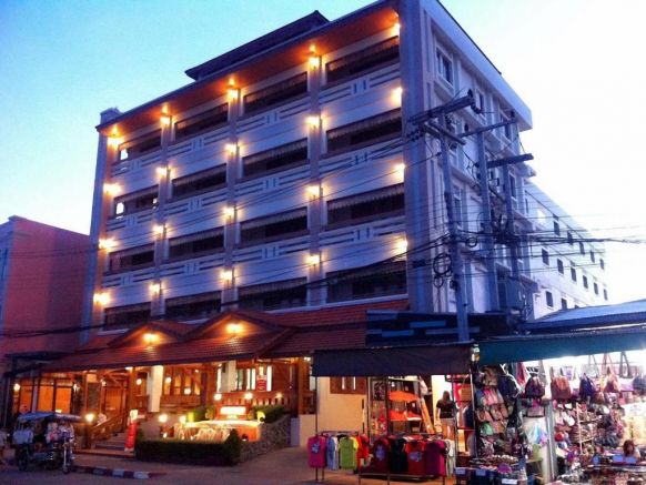 Отель Riverfront Hotel Mukdahan, Мукдахан