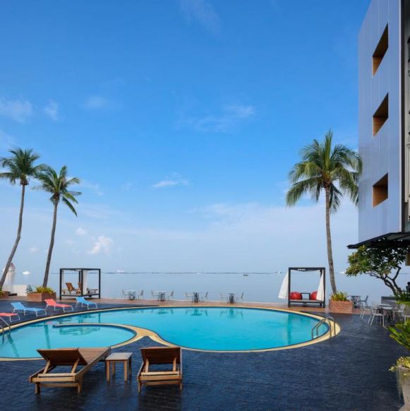 Отель The Loft Seaside Sriracha