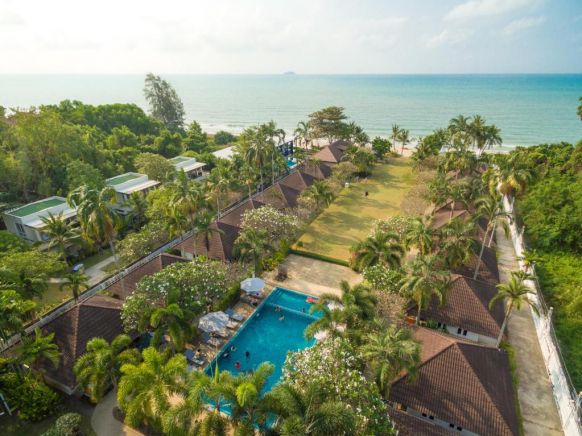 Курортный отель Bandara On Sea, Rayong