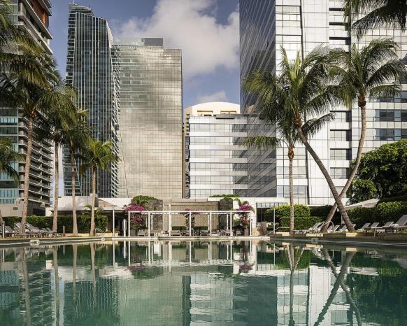 Four Seasons Hotel Miami, Майами