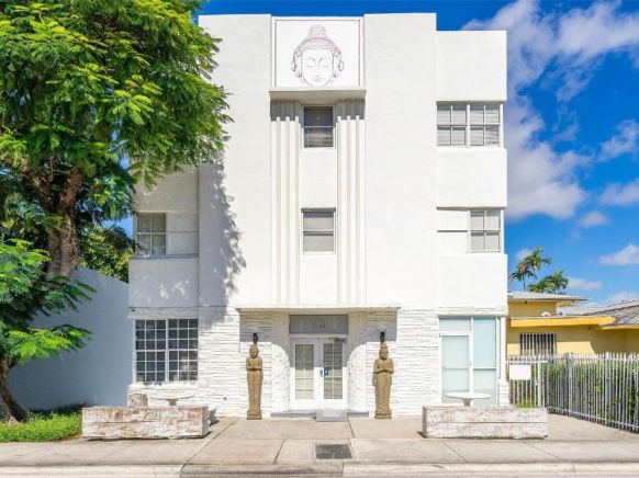 Treehouse Studio Hotel