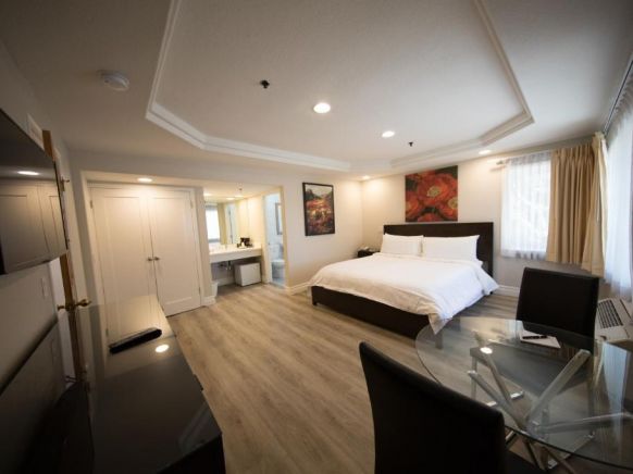 Wilshire Crest Hotel