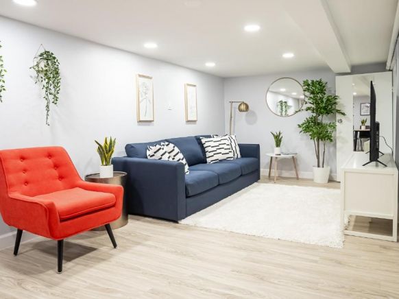 Bright and Cozy 2BR Condo in Logan Square!, Чикаго