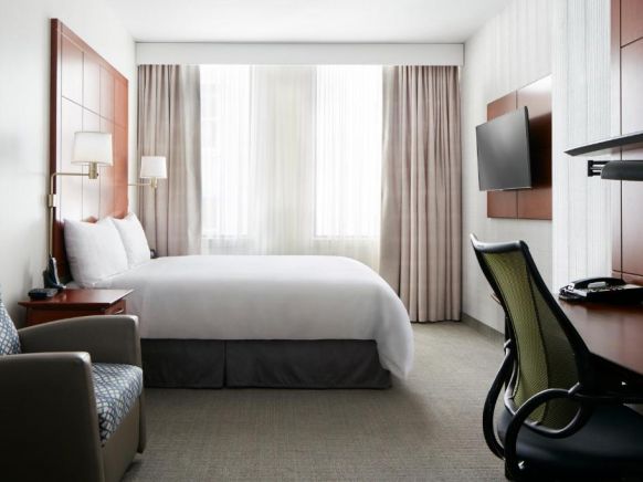 Club Quarters Hotel, Central Loop