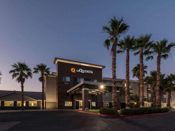La Quinta Inn & Suites by Wyndham Las Vegas Nellis