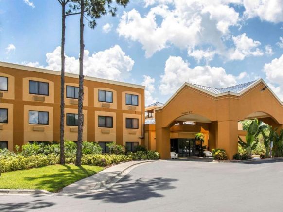 Quality Suites Orlando Close to I-Drive