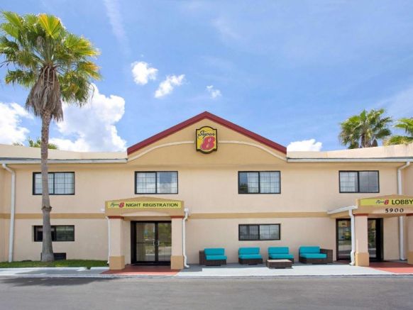 Super 8 by Wyndham Orlando International Drive