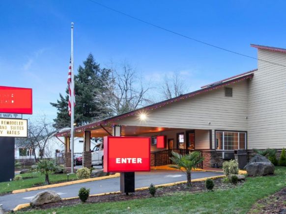 Evergreen Inn & Suites Portland