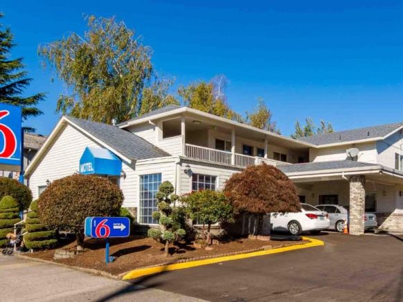 Motel 6 Portland Mall - 205