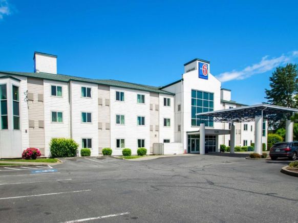 Motel 6-Portland, OR - North
