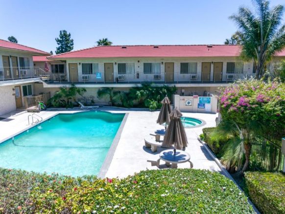 California Suites Hotel