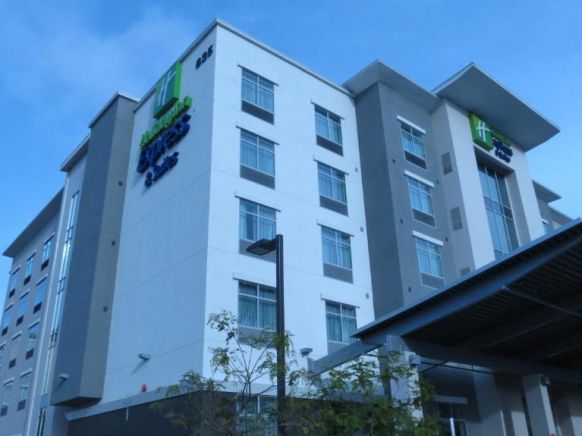 Holiday Inn Express & Suites San Diego - Mission Valley, an IHG Hotel