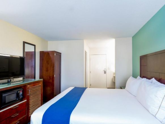 Holiday Inn Express San Diego SeaWorld, an IHG Hotel