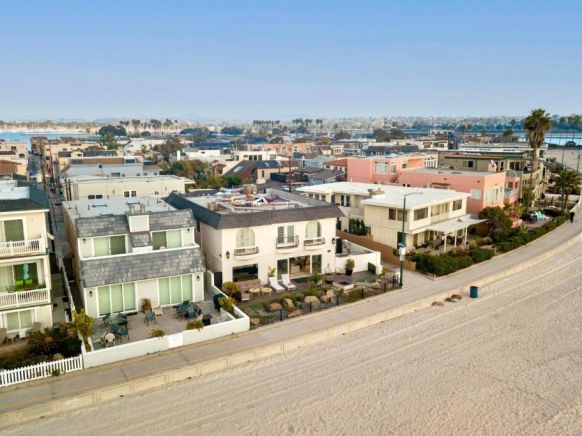 Shoreline - Spectacular Beachfront Abode w Fire Pit, Spa & Pool Table