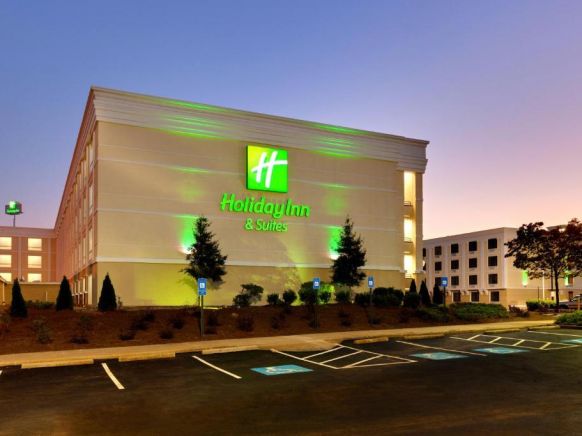 Holiday Inn & Suites Atlanta Airport North, an IHG Hotel