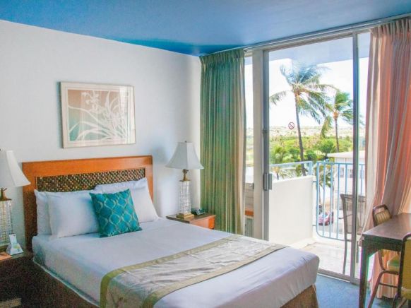 Holiday Surf Hotel (with full kitchen)