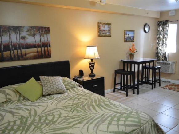 Waikiki Condo Just Remodeled Kuhio Village 202A