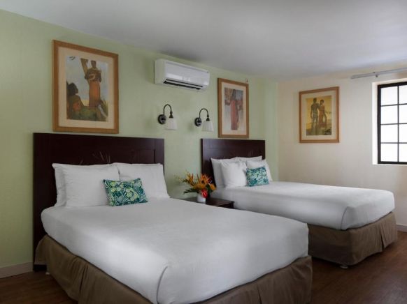 Waikiki Sand Villa Hotel