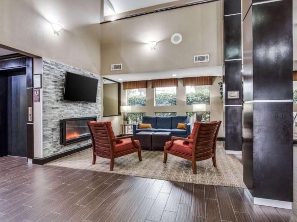 Comfort Inn & Suites Love Field – Dallas Market Center, Даллас
