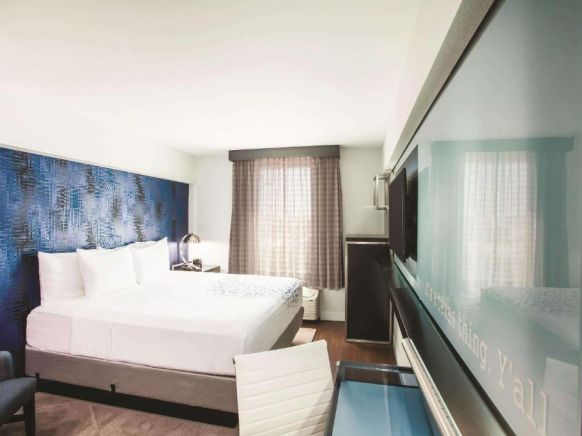 La Quinta by Wyndham Dallas Downtown