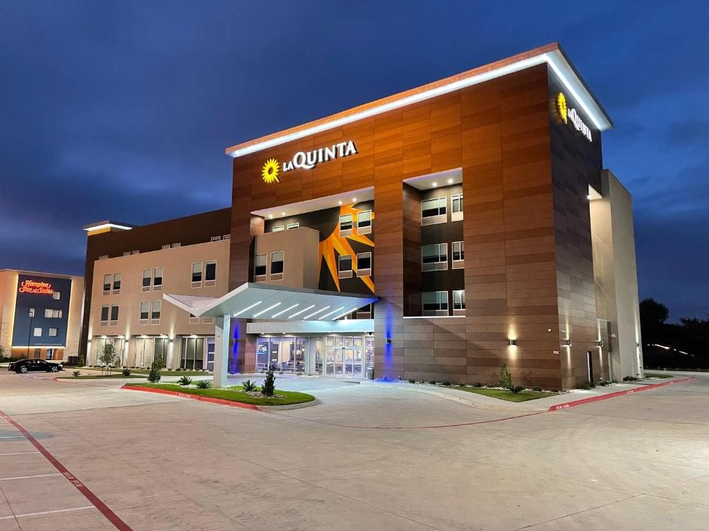 La Quinta Inn & Suites by Wyndham Dallas/Fairpark, Даллас
