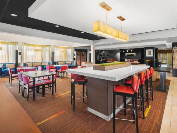 OYO Townhouse Dallas Love Field Airport