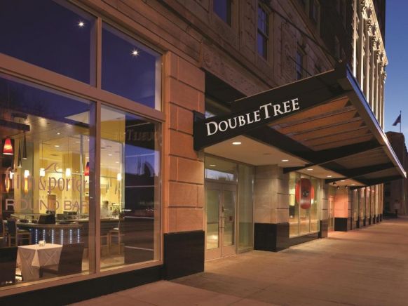 DoubleTree Suites by Hilton Detroit Downtown - Fort Shelby, Детройт