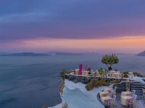 Andronis Luxury Suites, Оя