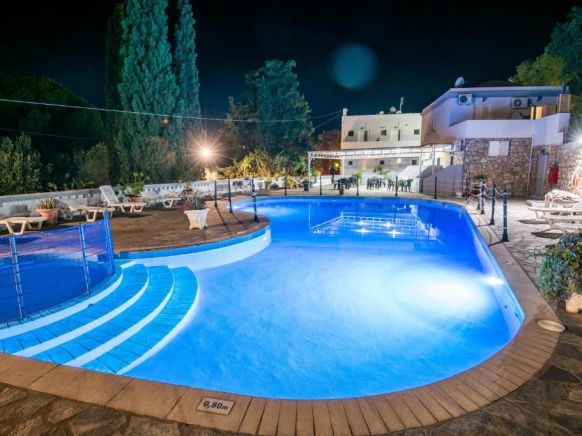 Ilias Studios Hotel with pool, Панормос-Калимнос