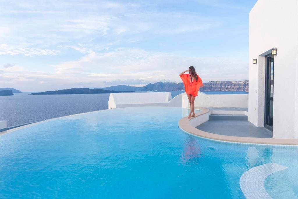 Ambassador Santorini Luxury Villas & Suites, Акротирион