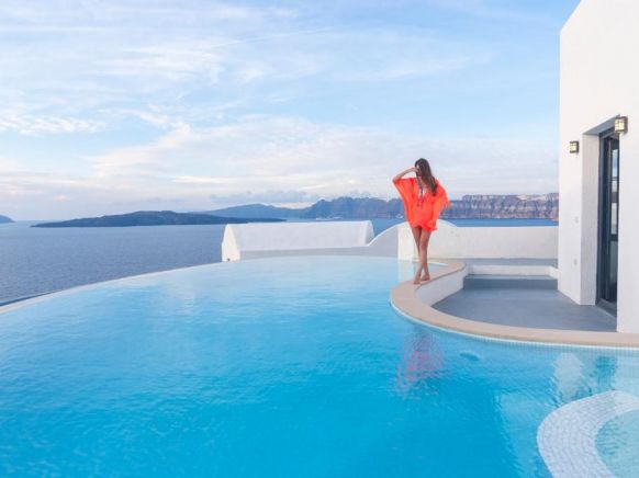 Ambassador Santorini Luxury Villas & Suites, Акротирион