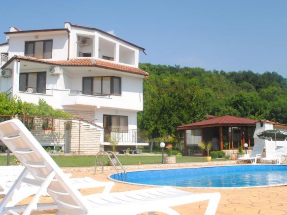 Vila Roza with pool