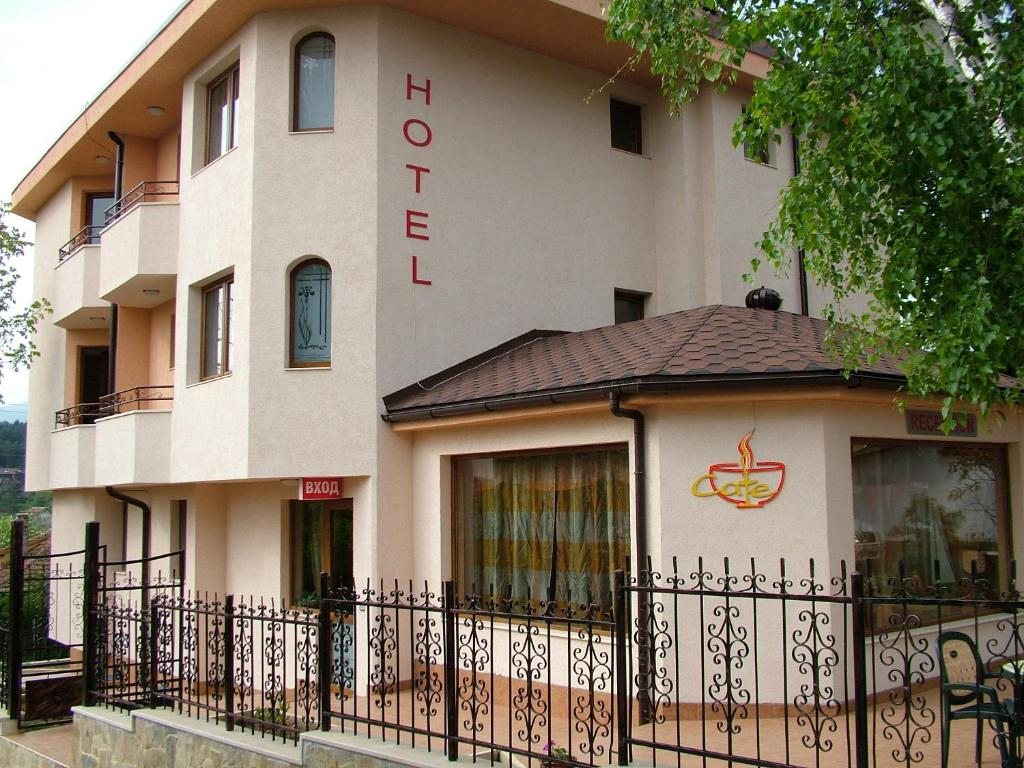 Family Hotel Emaly 1, Банкя