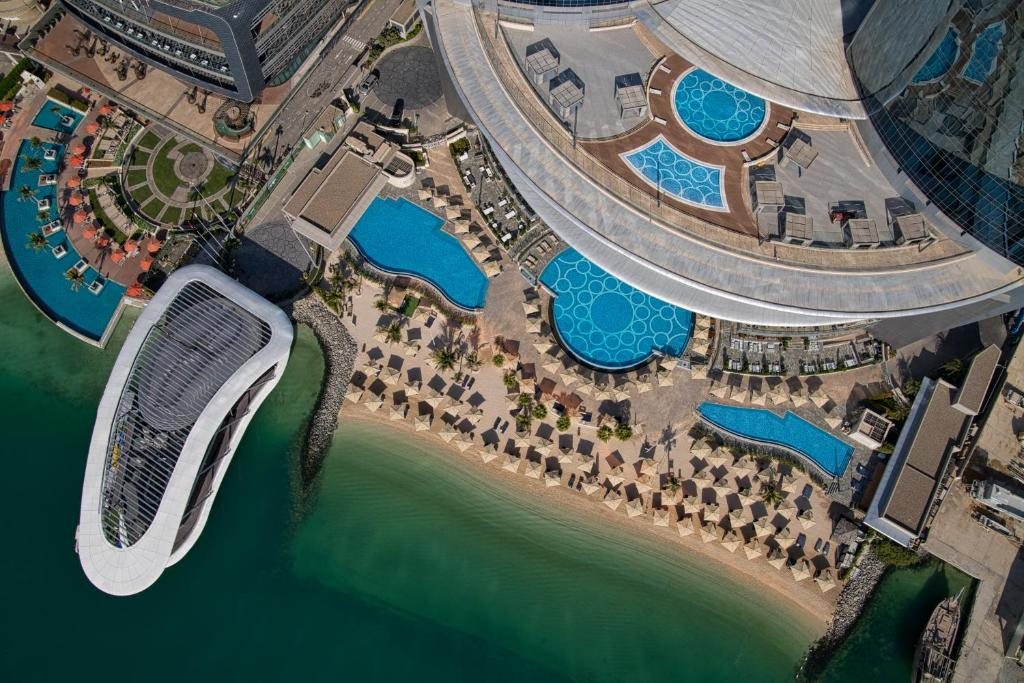 Курортный отель Jumeirah at Etihad Towers Hotel, Абу-Даби