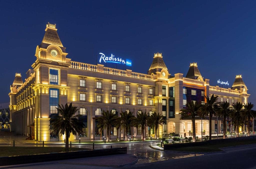 Отель Radisson Blu Hotel, Ajman, Аджман
