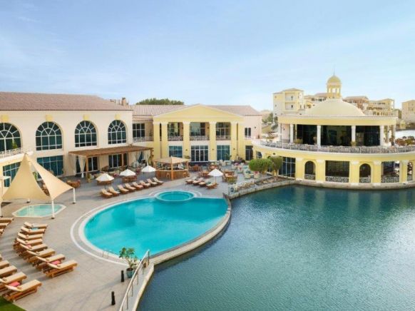 Отель Courtyard by Marriott Dubai, Green Community