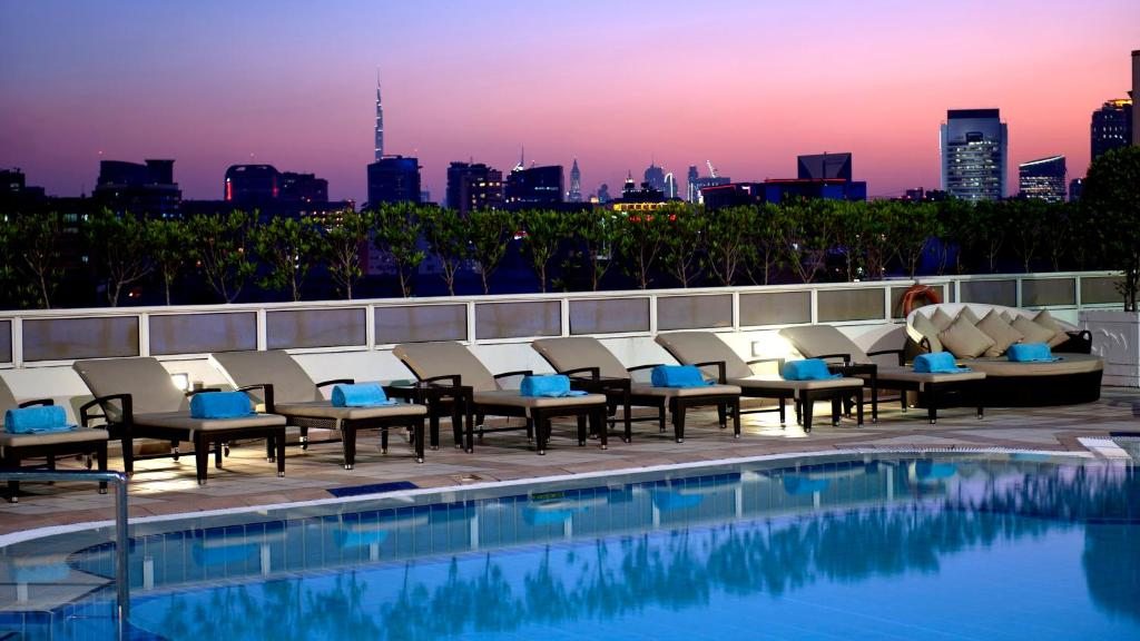 Отель Crowne Plaza Dubai Deira, Дубай