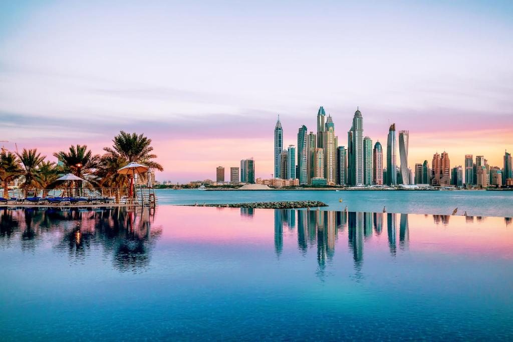 Курортный отель DUKES Dubai, Дубай