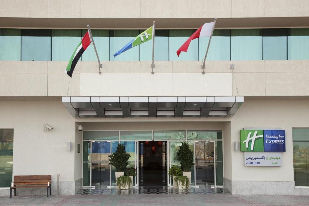 Отель Holiday Inn Express Dubai, Jumeirah, Дубай